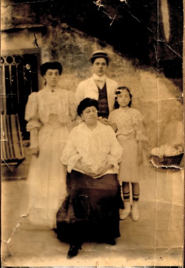 Victorina & 3 kids - Cuba 1907