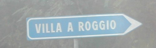 Sign to Villa a Roggio