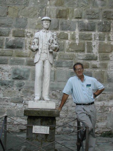 Statue of Mario Pisani outside museum entrance