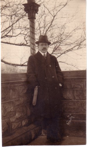 Antonio alone in New York late 1916