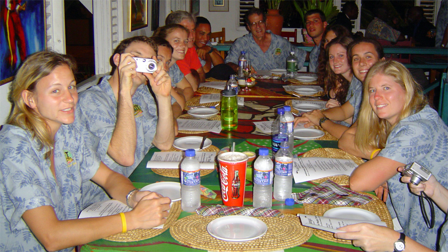 Table at Veni
        Mange