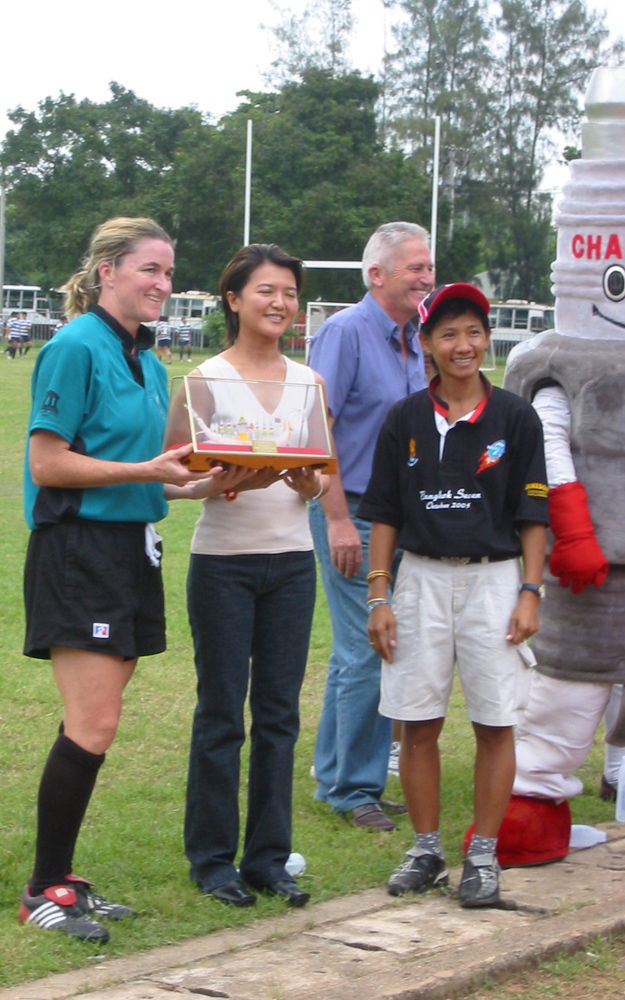 Krista gets trophy as Champion watches