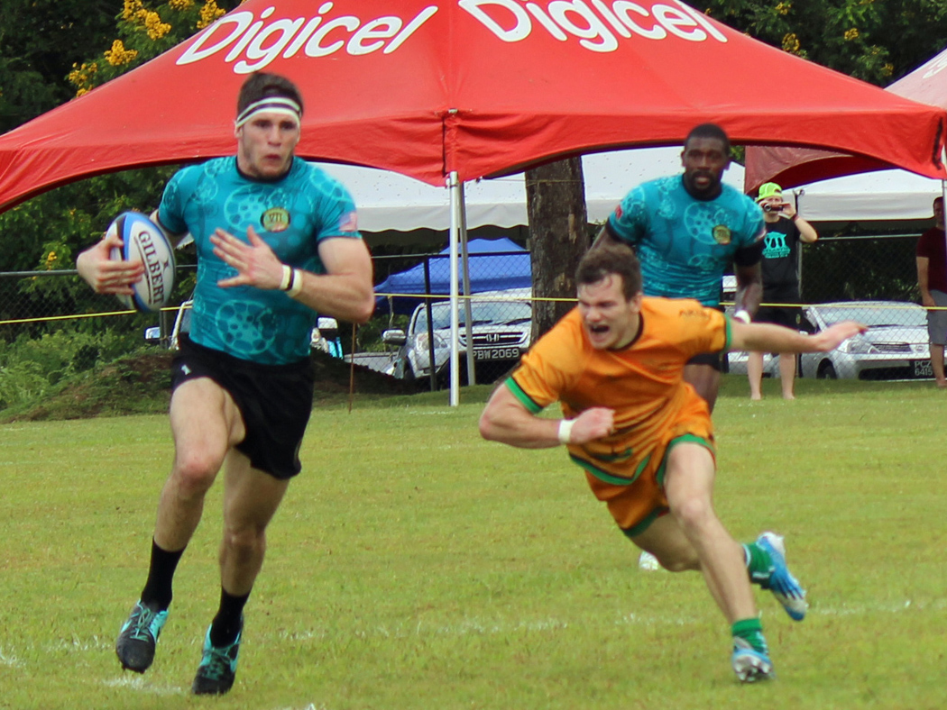 Glen on way to
            scoring try v Rah Rah