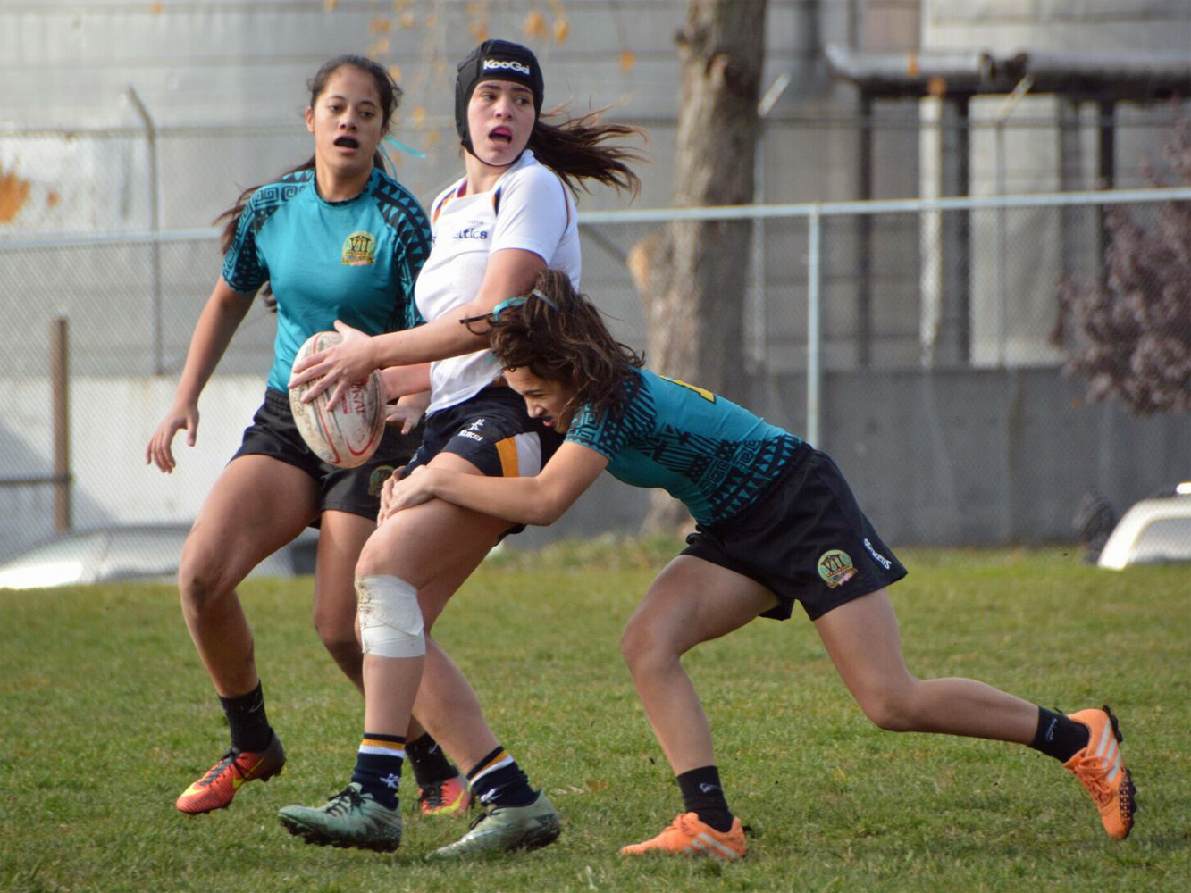Sister double-team /
              Talosia tackles, Mat helping